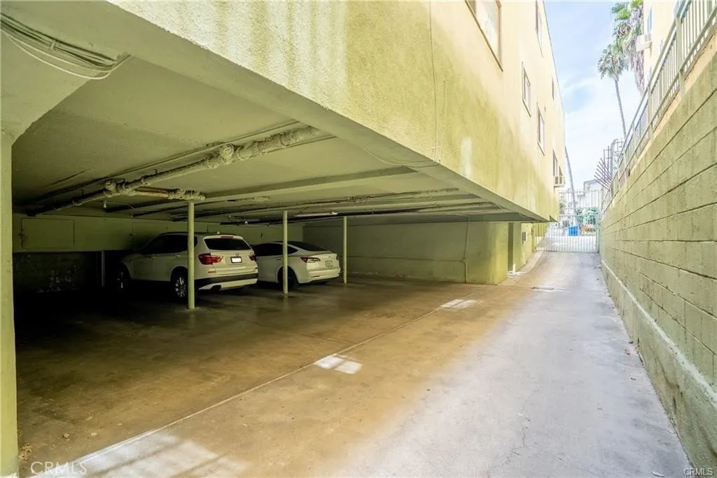 446 S St Andrews Place 2, Los Angeles, California 90020 home-pic-28